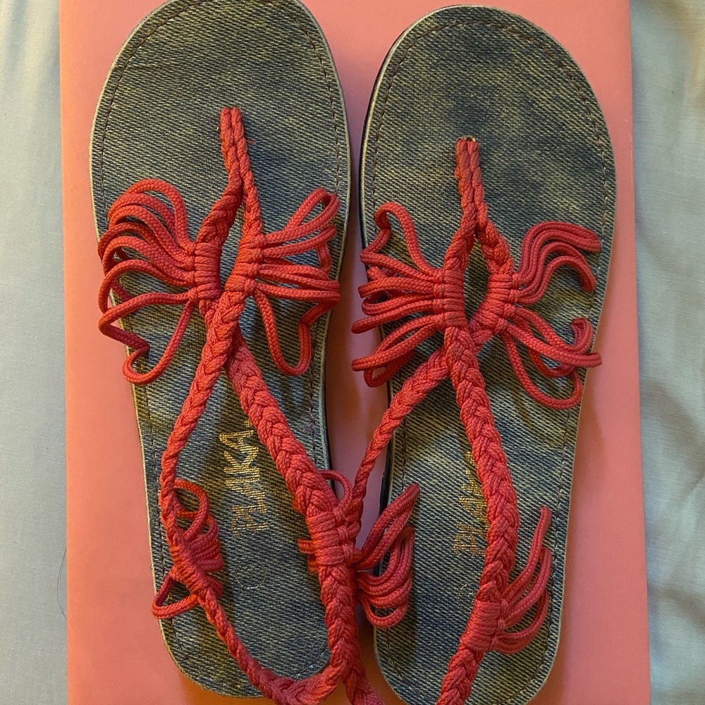 Plaka sandals